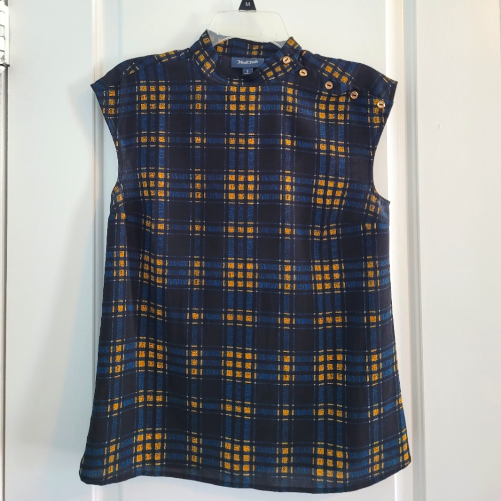 Sleeveless plaid top